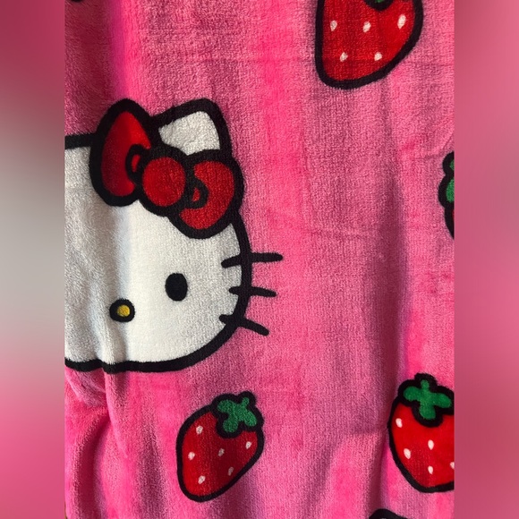 Hello Kitty Plush Blanket - Picture 7 of 9